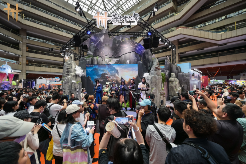 《燕雲十六聲》2.0「2026漫畫博覽會」登場 搬入「不見山」獨特實景,與超人氣鵝霸帶來豐富驚喜!